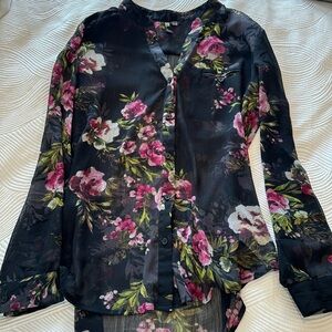 Kut from the Kloth size Medium floral blouse